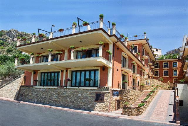Agostiniana Hotel (Forza dʼAgro) 