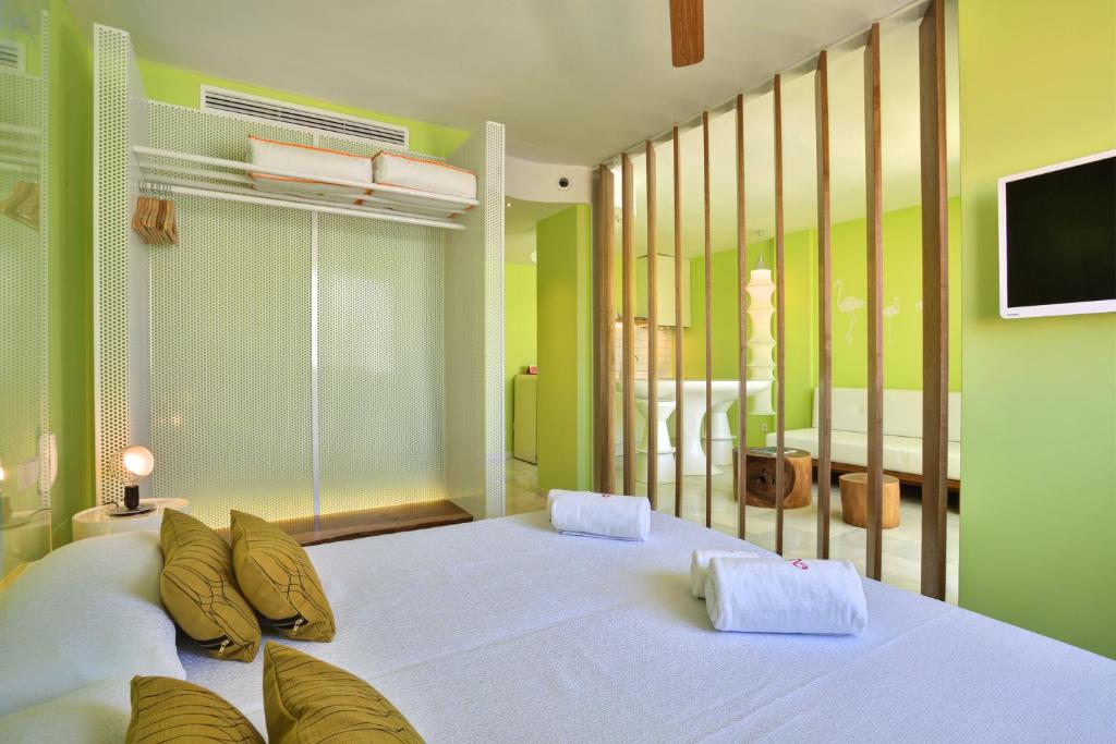 Tropicana Ibiza Suites - Adults Only (Playa d'en Bossa)