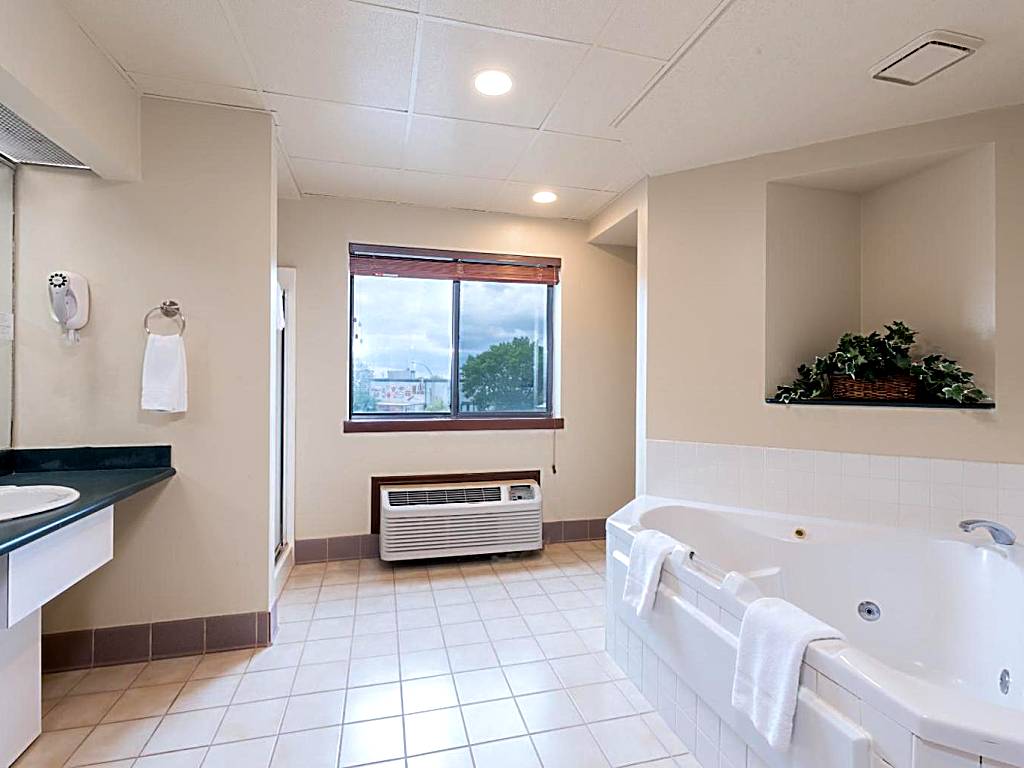 Ramada by Wyndham Fargo