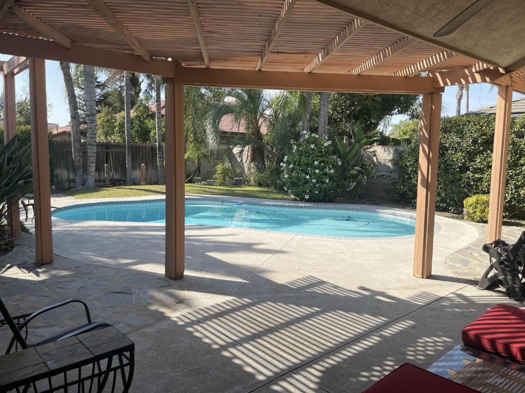 Spirit Lake Luxury Poolside Escape!