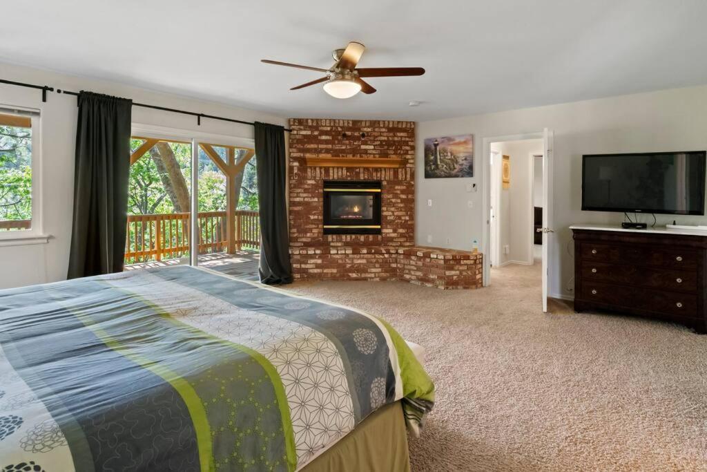 Exclusive Lakeside Getaway