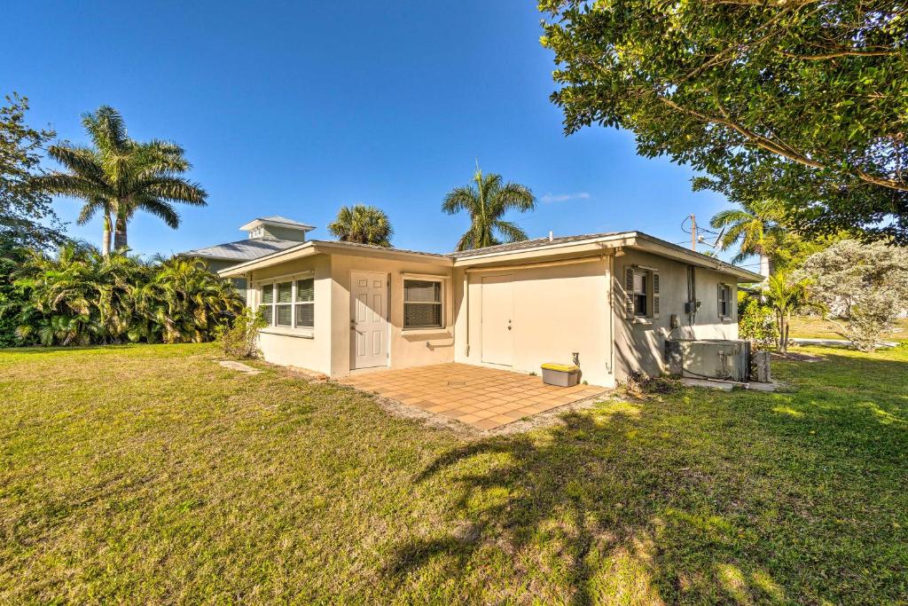 Punta Gorda Home with Backyard about 1 Mile to Dtwn!